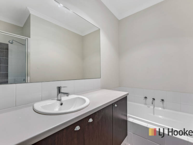 9 MACQUARIE BEND, ELLENBROOK, WA 6069 AUS