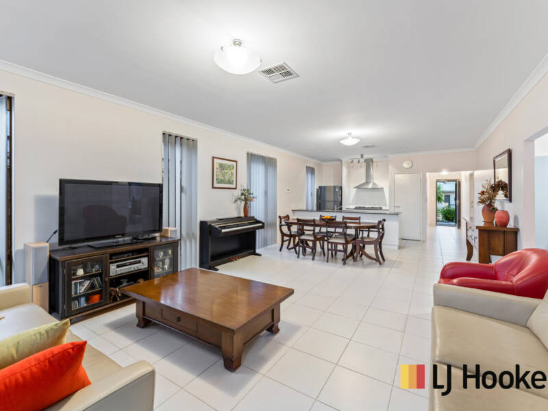 8 Minikin Drive, AVELEY, WA 6069 AUS