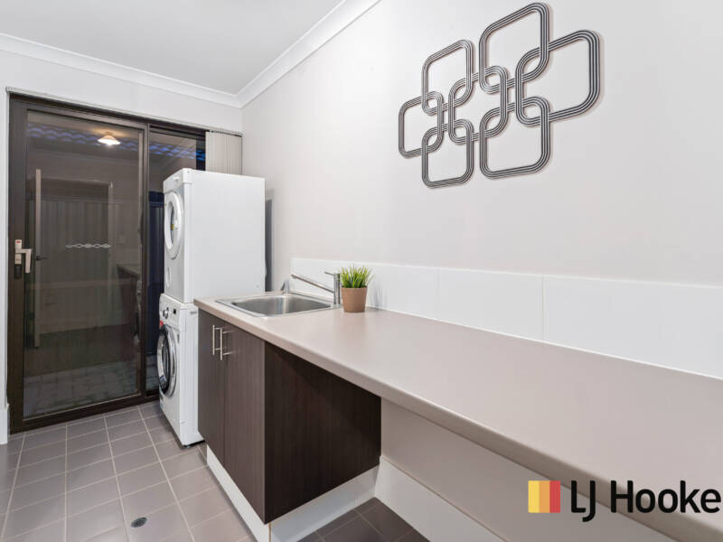 8 Minikin Drive, AVELEY, WA 6069 AUS