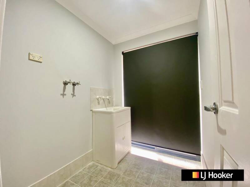 6 LOUISA GROVE, ELLENBROOK, WA 6069 AUS