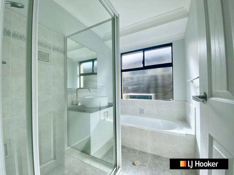 6 LOUISA GROVE, ELLENBROOK, WA 6069 AUS