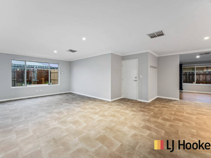 122A BRIXTON CRESCENT, ELLENBROOK, WA 6069 AUS