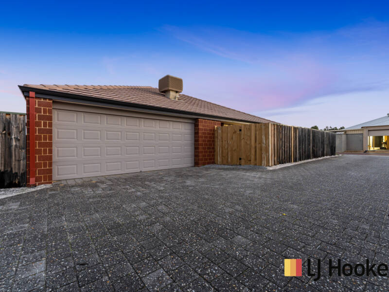 122A BRIXTON CRESCENT, ELLENBROOK, WA 6069 AUS