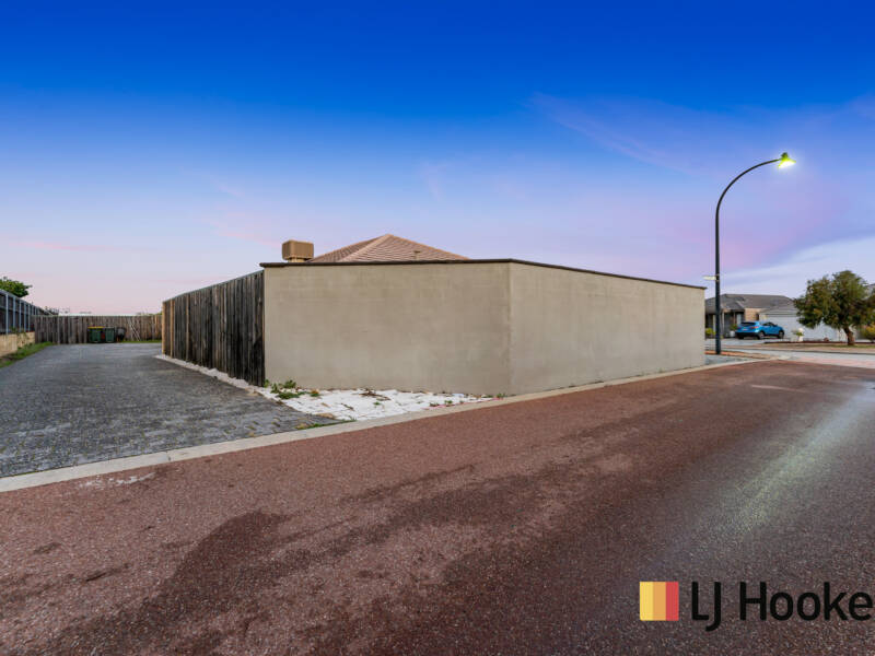 122A BRIXTON CRESCENT, ELLENBROOK, WA 6069 AUS