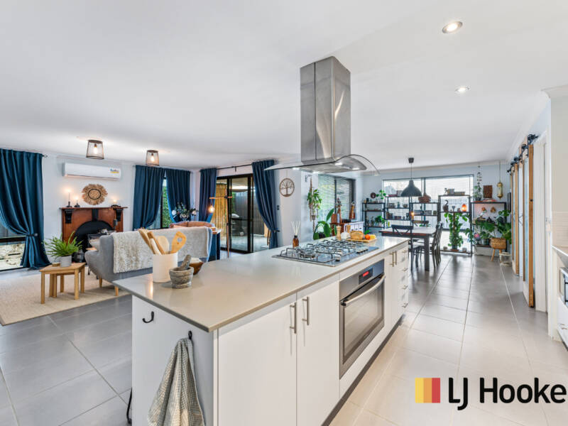 18 Mitre Bend, ELLENBROOK, WA 6069 AUS