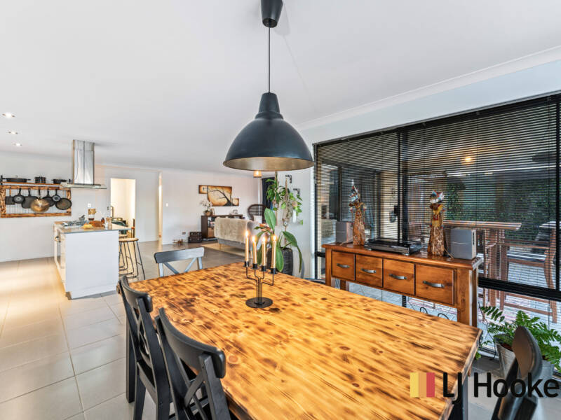 18 Mitre Bend, ELLENBROOK, WA 6069 AUS