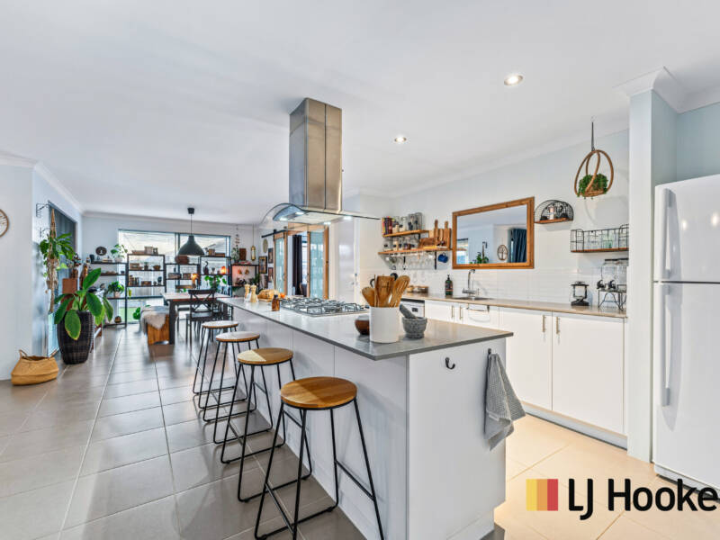 18 Mitre Bend, ELLENBROOK, WA 6069 AUS