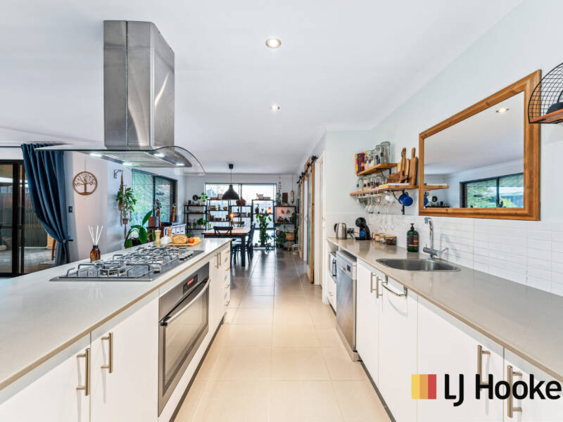 18 Mitre Bend, ELLENBROOK, WA 6069 AUS
