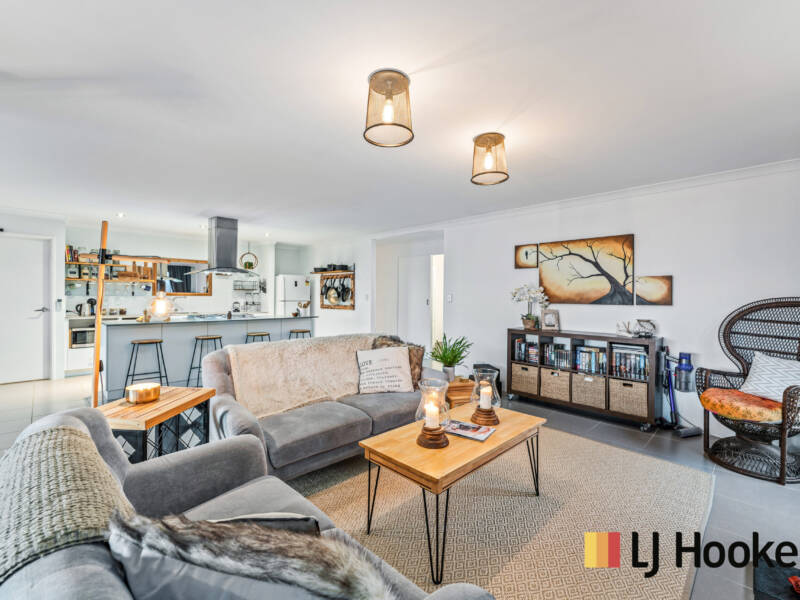18 Mitre Bend, ELLENBROOK, WA 6069 AUS