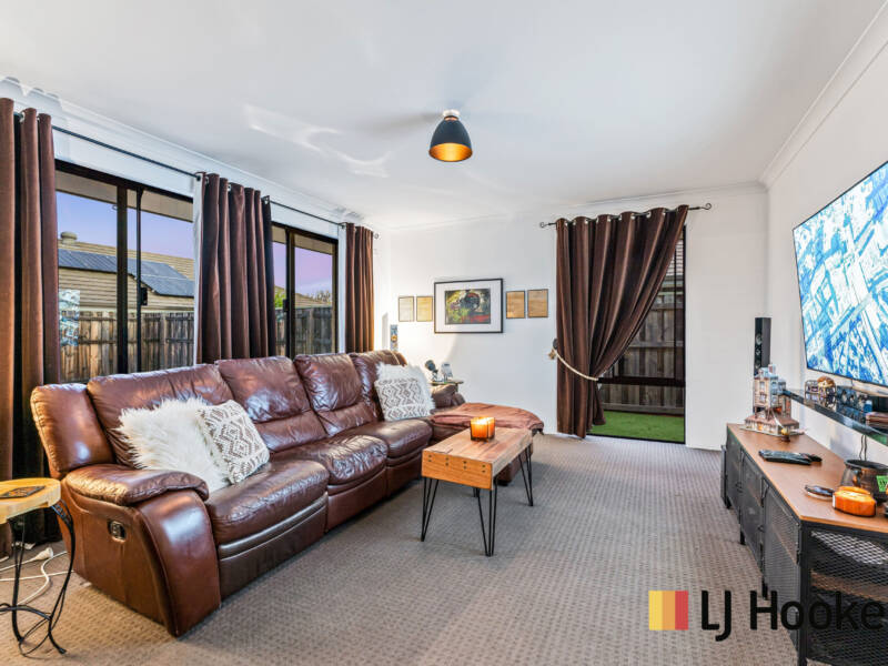 18 Mitre Bend, ELLENBROOK, WA 6069 AUS
