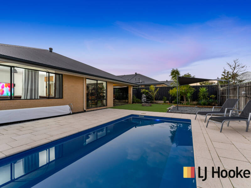 18 Mitre Bend, ELLENBROOK, WA 6069 AUS