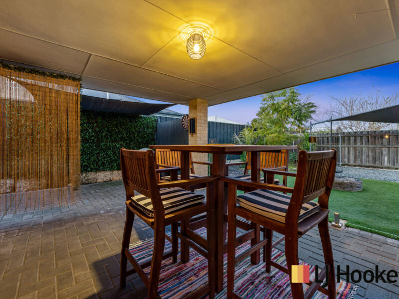 18 Mitre Bend, ELLENBROOK, WA 6069 AUS