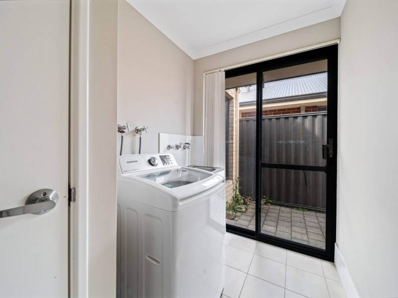243 Millhouse Road, AVELEY, WA 6069 AUS
