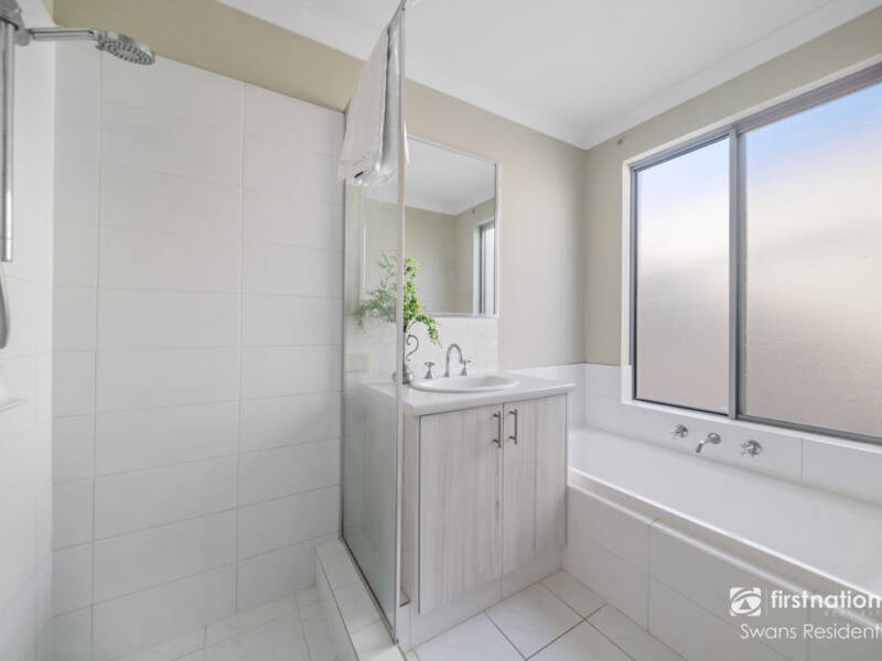 11 Peahen street, AVELEY, WA 6069 AUS