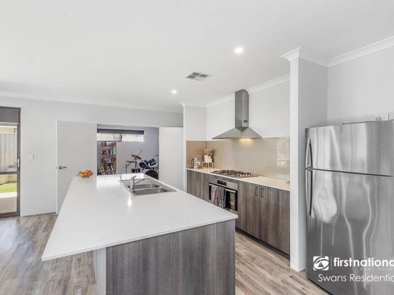 15 Cardross Street, BRABHAM, WA 6055 AUS