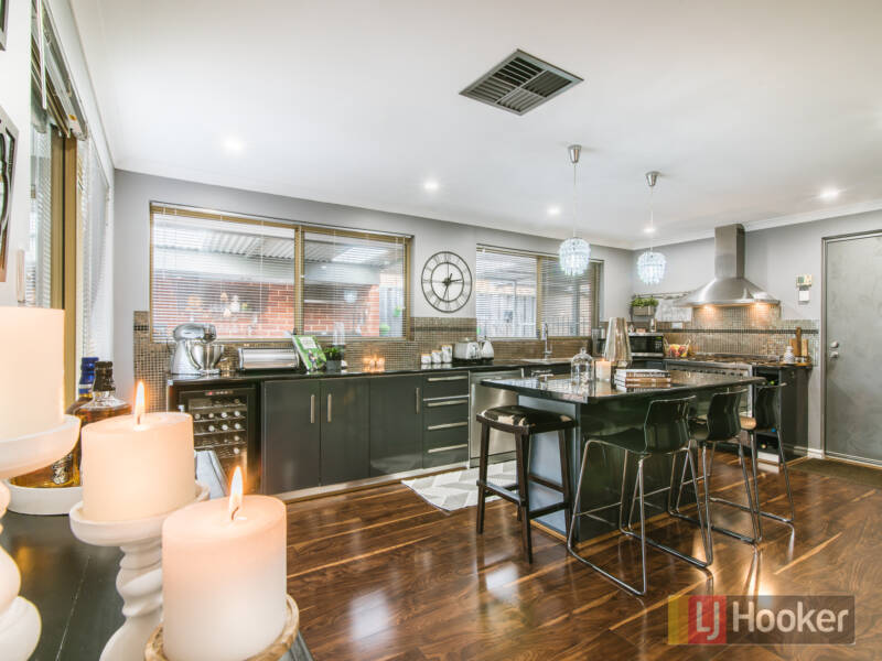 12 Winderie Crescent, ELLENBROOK, WA 6069 AUS