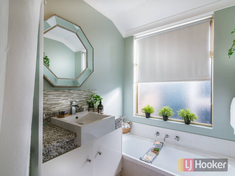 12 Winderie Crescent, ELLENBROOK, WA 6069 AUS