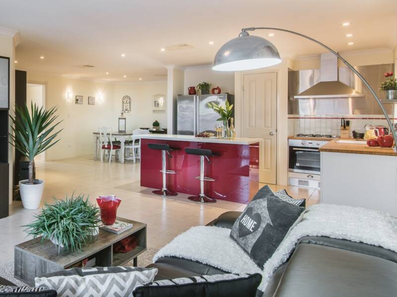 18 Halpin Circle, ELLENBROOK, WA 6069 AUS
