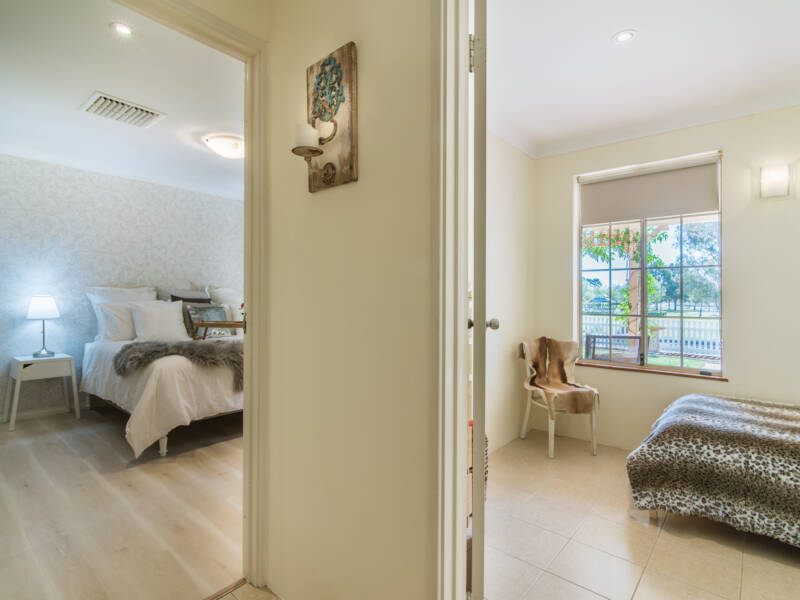 18 Halpin Circle, ELLENBROOK, WA 6069 AUS