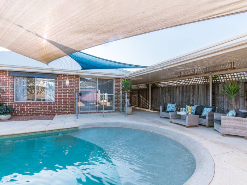 18 Halpin Circle, ELLENBROOK, WA 6069 AUS