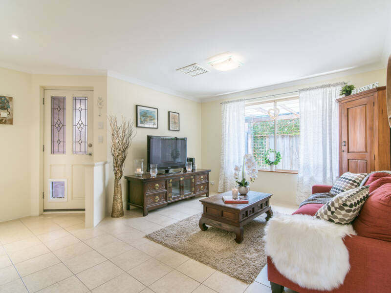18 Halpin Circle, ELLENBROOK, WA 6069 AUS