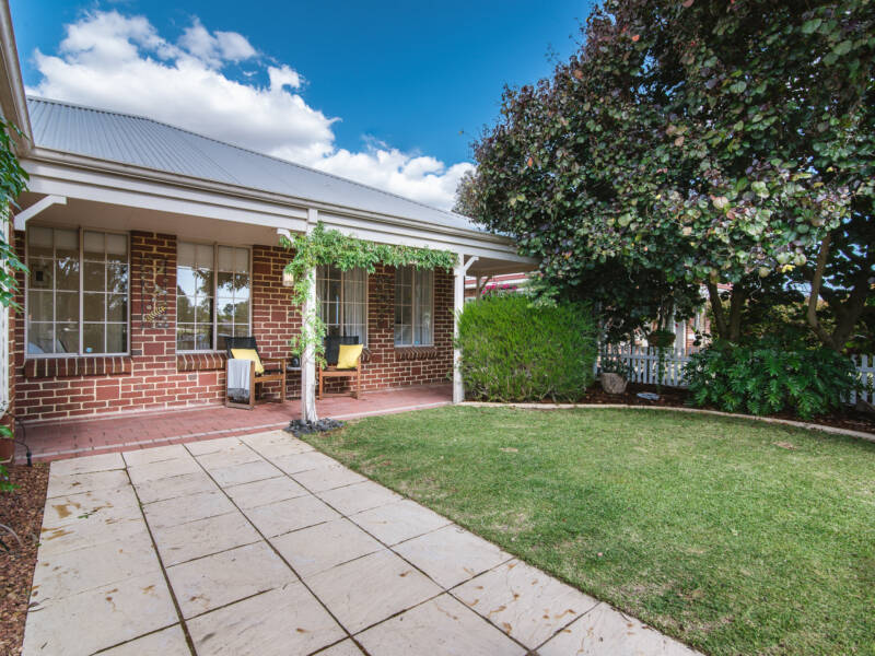 18 Halpin Circle, ELLENBROOK, WA 6069 AUS
