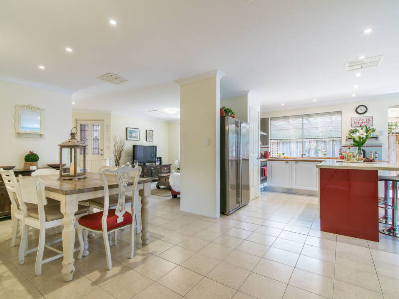 18 Halpin Circle, ELLENBROOK, WA 6069 AUS