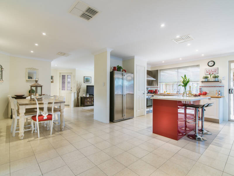 18 Halpin Circle, ELLENBROOK, WA 6069 AUS