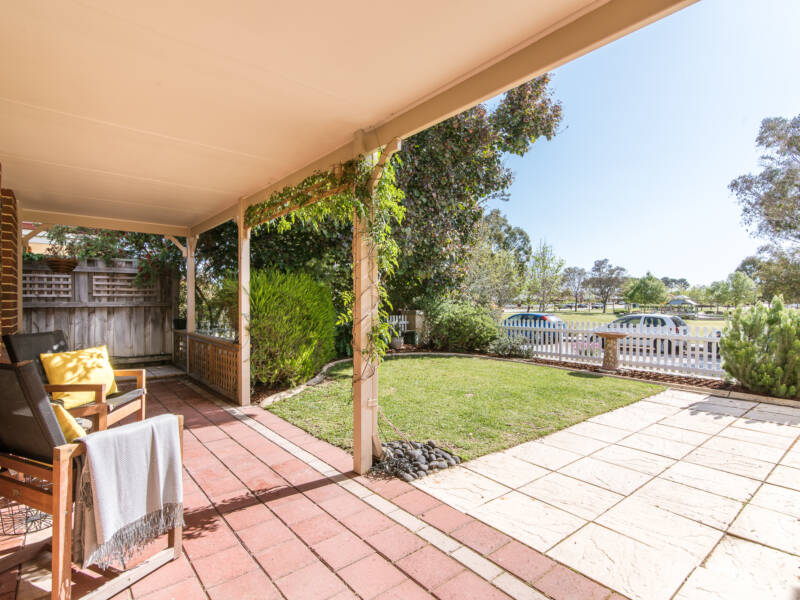 18 Halpin Circle, ELLENBROOK, WA 6069 AUS