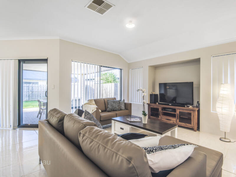 9 Yarran Link, ELLENBROOK, WA 6069 AUS