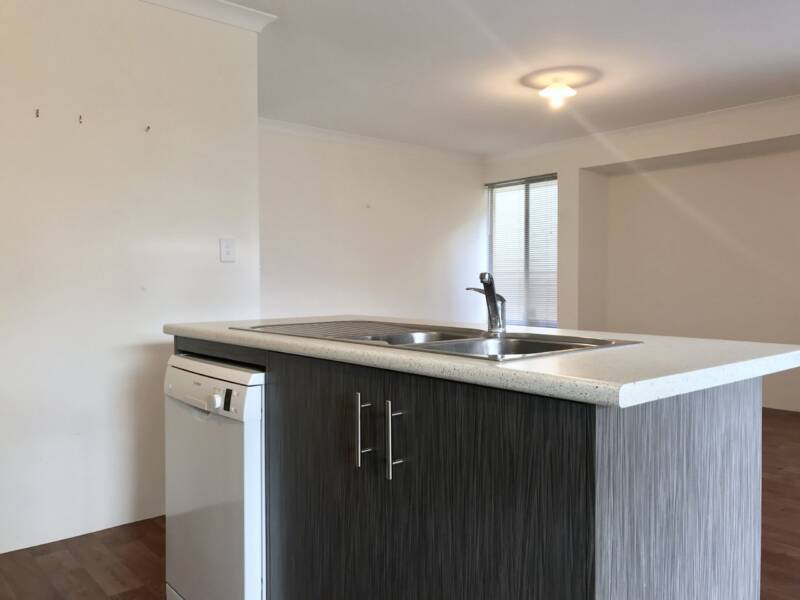 8 Hoveton Circuit, AVELEY, WA 6069 AUS
