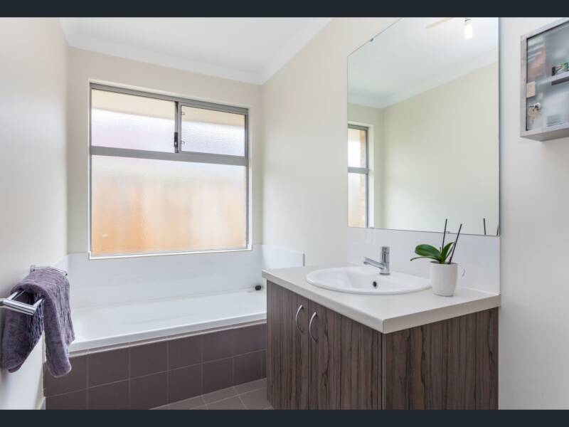 82 Farmaner Parkway, ELLENBROOK, WA 6069 AUS