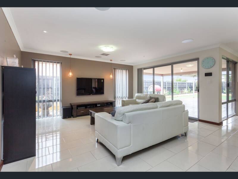 82 Farmaner Parkway, ELLENBROOK, WA 6069 AUS
