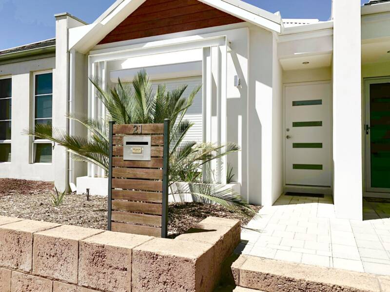 21 Riverland Drive, ELLENBROOK, WA 6069 AUS