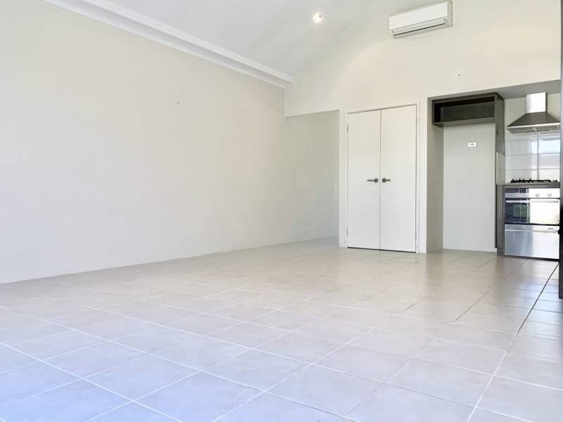 21 Riverland Drive, ELLENBROOK, WA 6069 AUS
