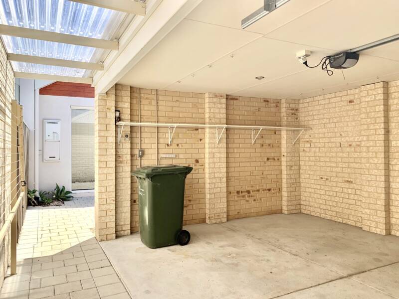 21 Riverland Drive, ELLENBROOK, WA 6069 AUS