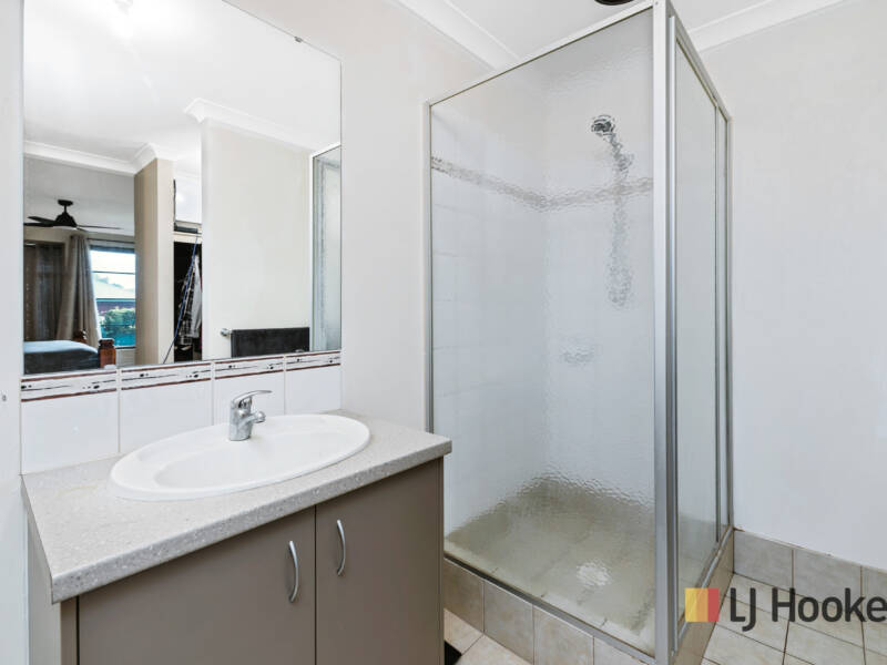 8 Hoyton Close, ELLENBROOK, WA 6069 AUS