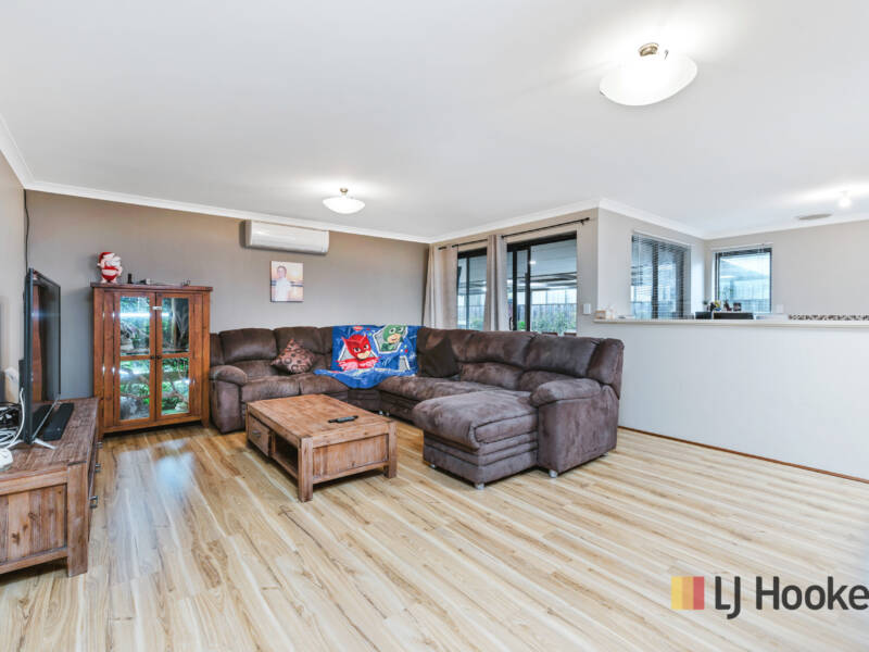 8 Hoyton Close, ELLENBROOK, WA 6069 AUS