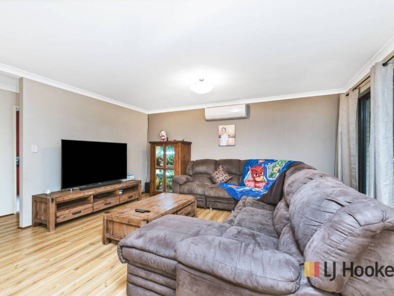8 Hoyton Close, ELLENBROOK, WA 6069 AUS