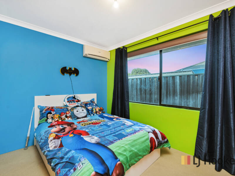 8 Hoyton Close, ELLENBROOK, WA 6069 AUS