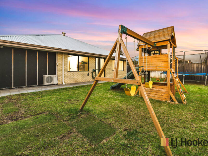 8 Hoyton Close, ELLENBROOK, WA 6069 AUS