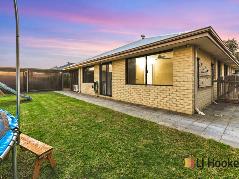 8 Hoyton Close, ELLENBROOK, WA 6069 AUS