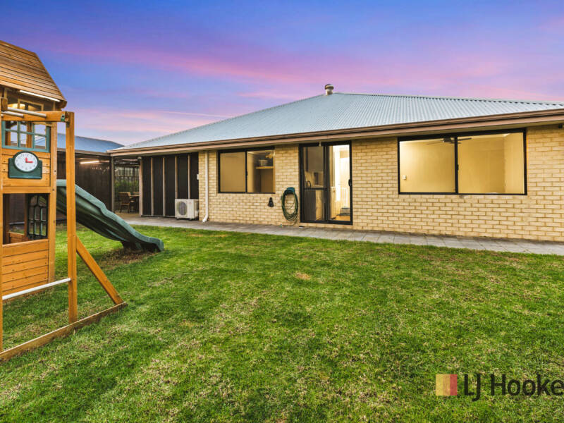 8 Hoyton Close, ELLENBROOK, WA 6069 AUS