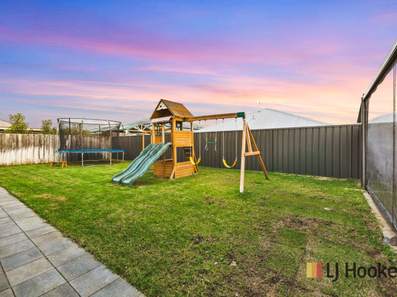 8 Hoyton Close, ELLENBROOK, WA 6069 AUS