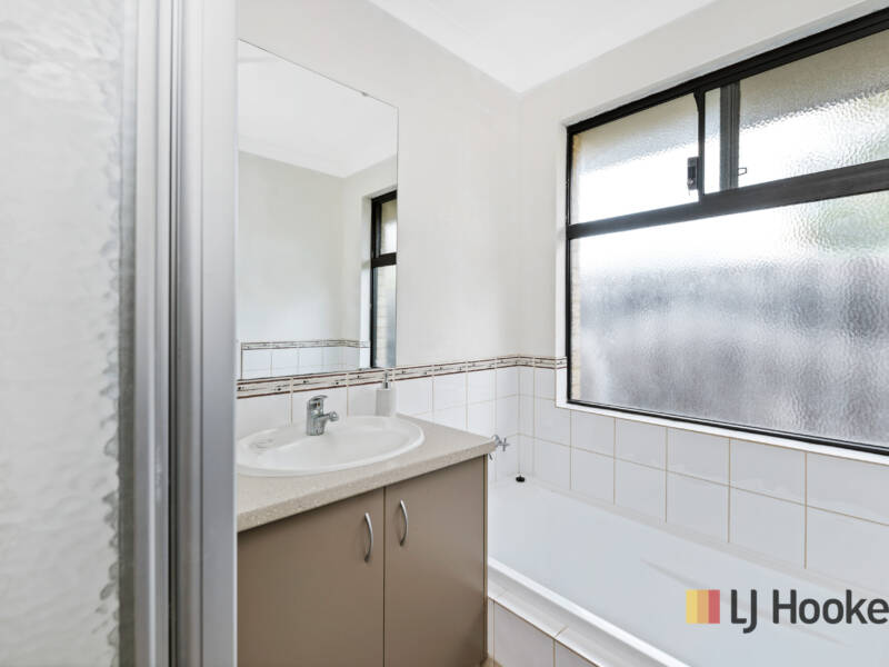 8 Hoyton Close, ELLENBROOK, WA 6069 AUS