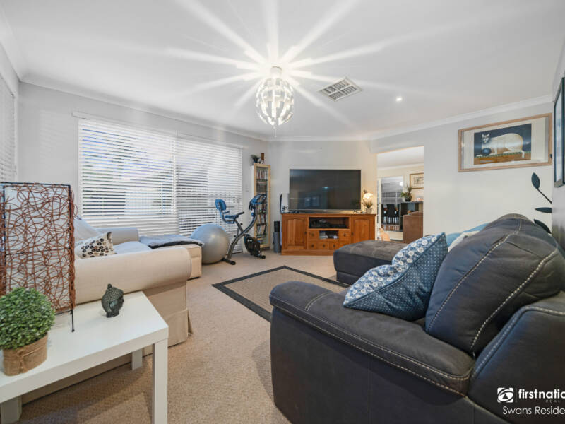 37 Wildflower Circle, ELLENBROOK, WA 6069 AUS