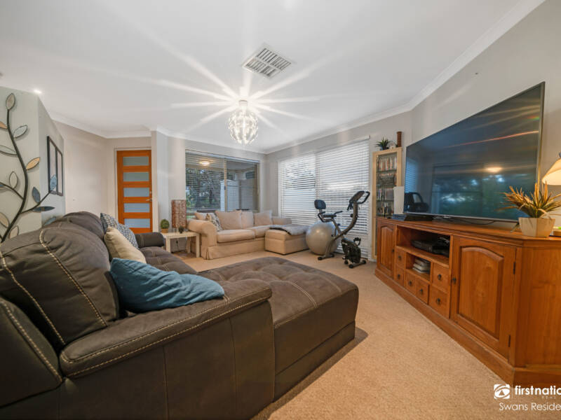 37 Wildflower Circle, ELLENBROOK, WA 6069 AUS