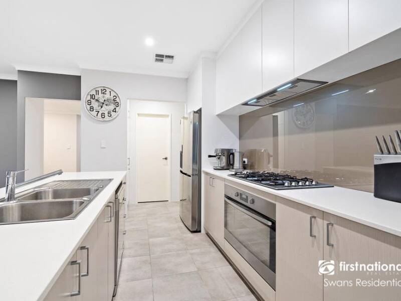 3 Crombie Way, BALDIVIS, WA 6171 AUS