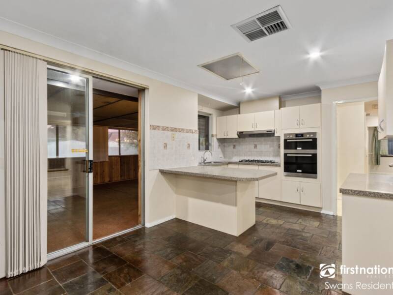18 Clovertree Street, MADDINGTON, WA 6109 AUS