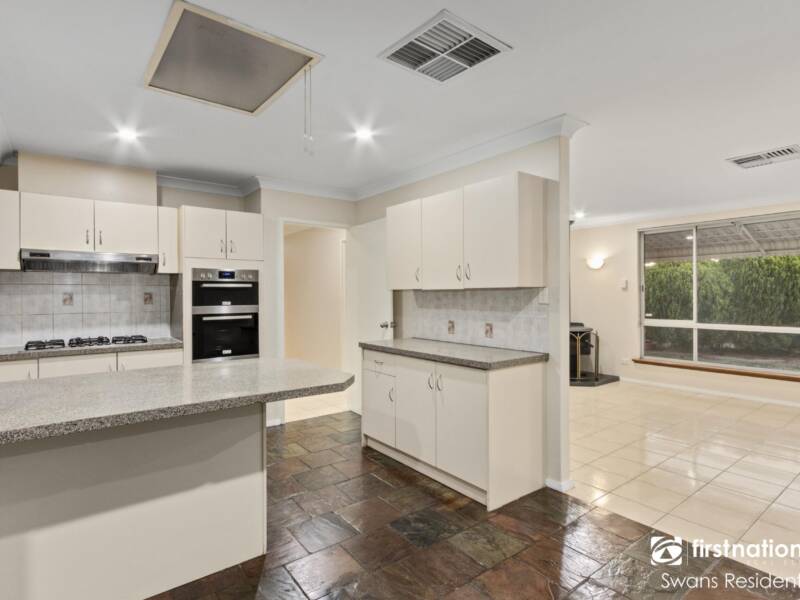 18 Clovertree Street, MADDINGTON, WA 6109 AUS